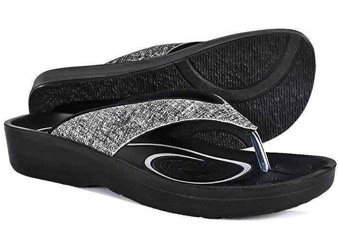 8 Best Running recovery sandals that will sooth your toes - Akin Trends
